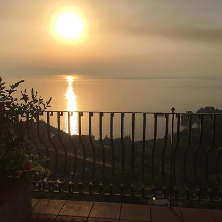 B&B La Terrazza Sul Mare Taormina Exterior foto