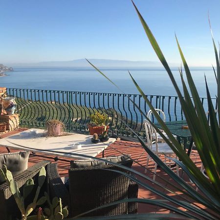 B&B La Terrazza Sul Mare Taormina Exterior foto
