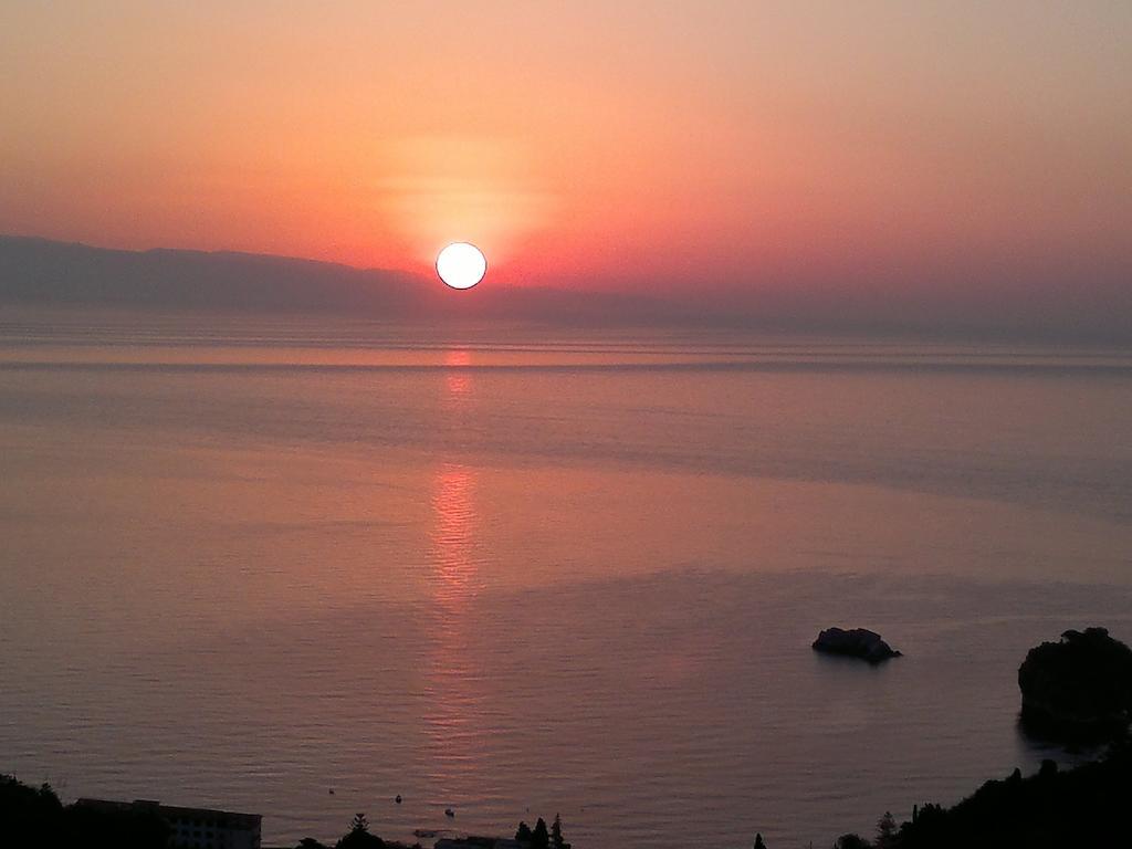 B&B La Terrazza Sul Mare Taormina Exterior foto