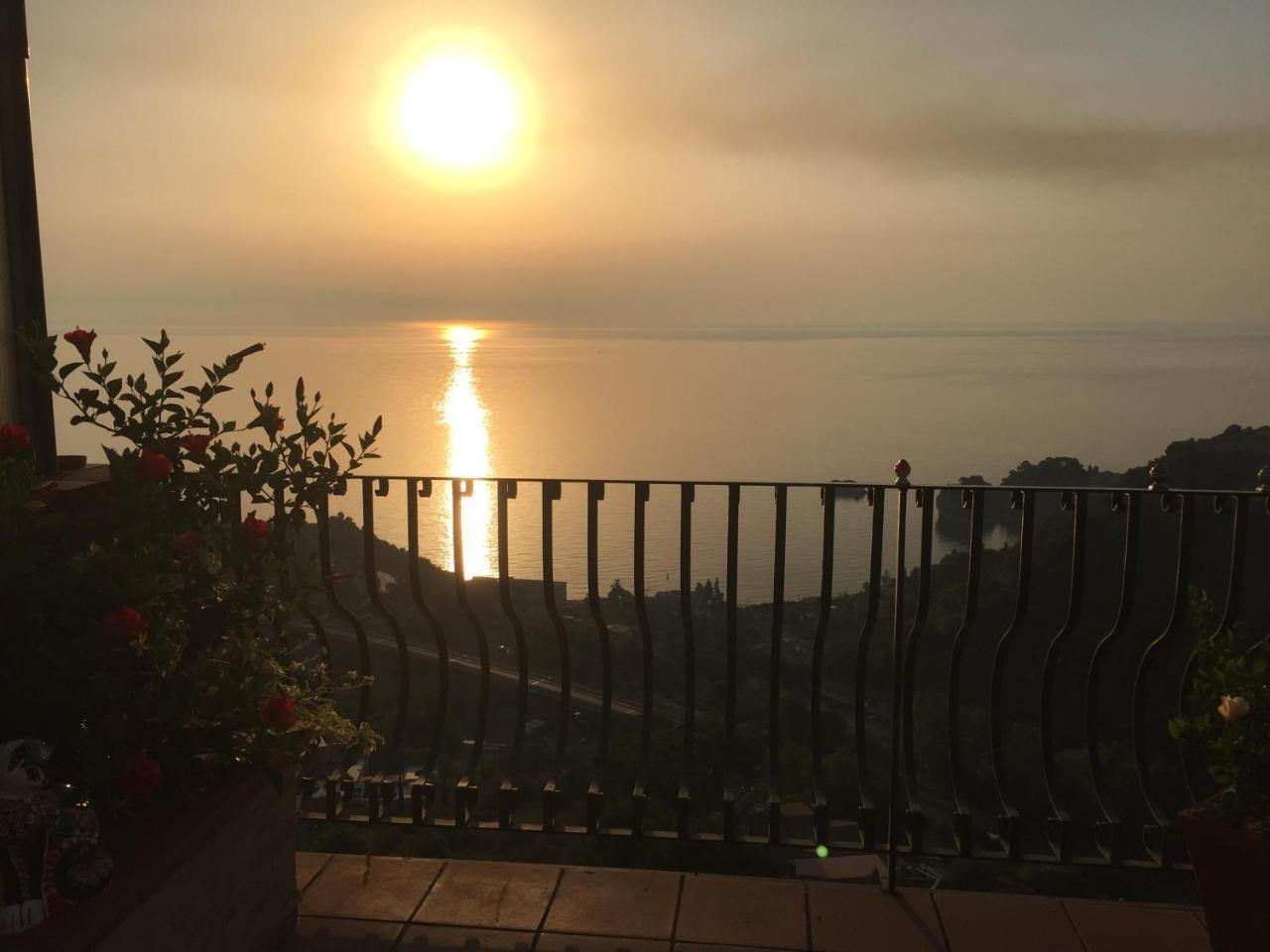 B&B La Terrazza Sul Mare Taormina Exterior foto