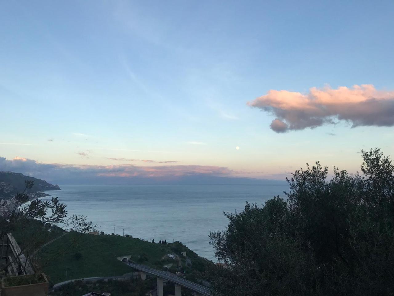 B&B La Terrazza Sul Mare Taormina Exterior foto